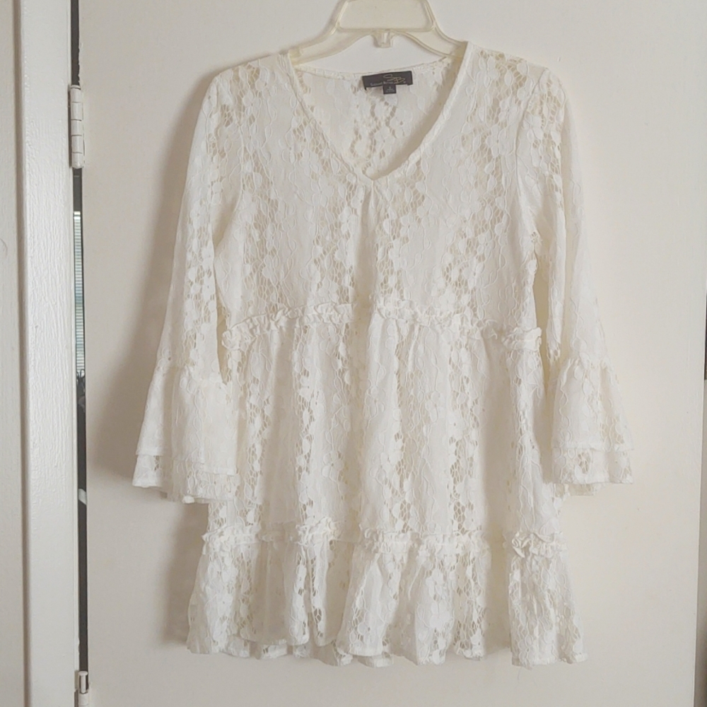 Decorative lace shirt!